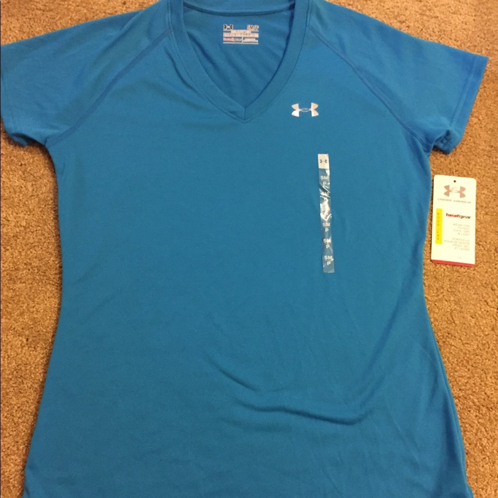 •NWT• Semi-Fitted Under Armour T-Shirt